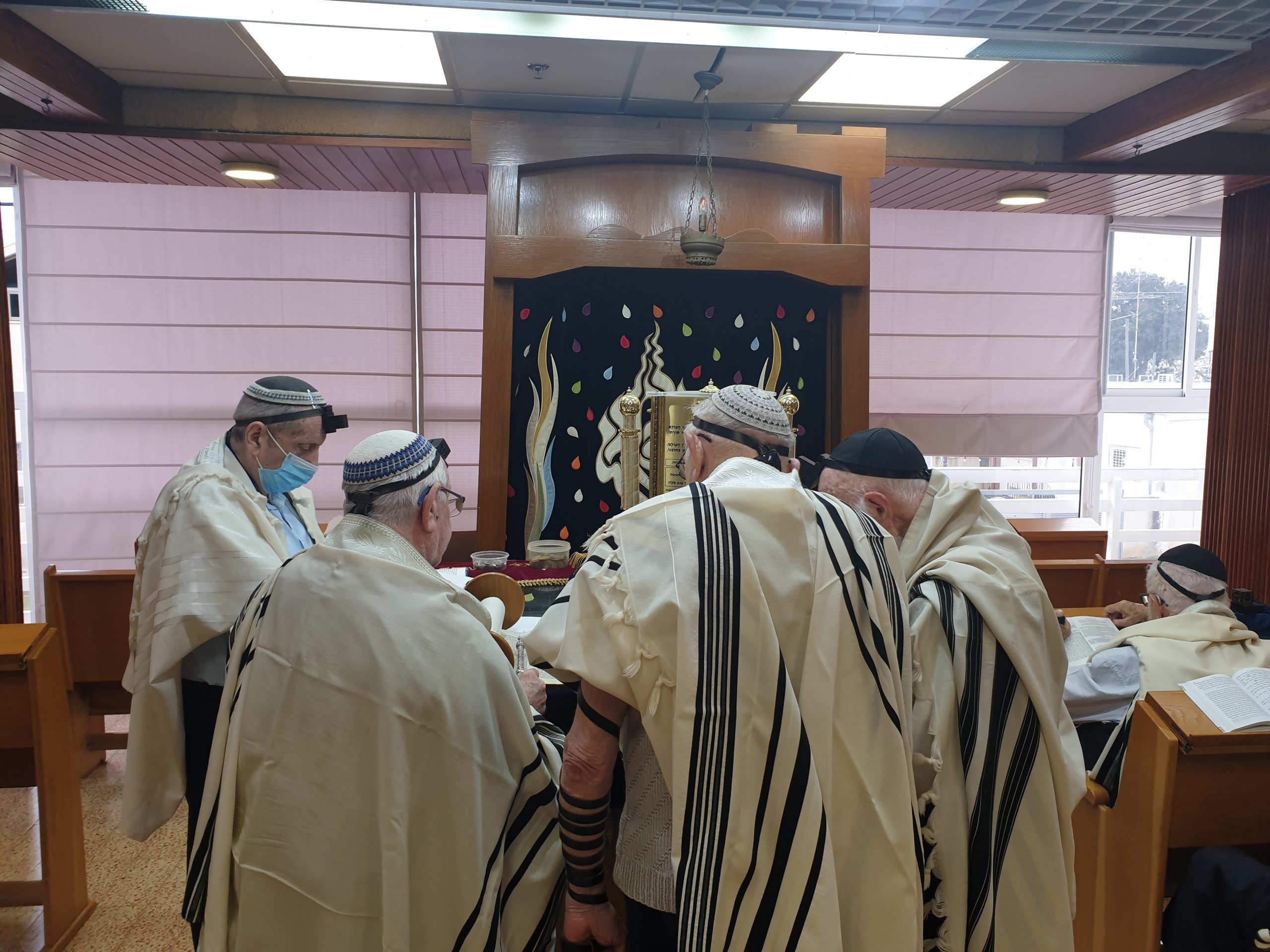 דת וקהילה - בית כנסת